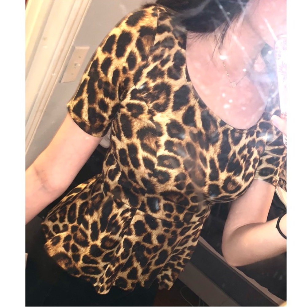 🌸 5 for $25 Cheetah print Peplum Top